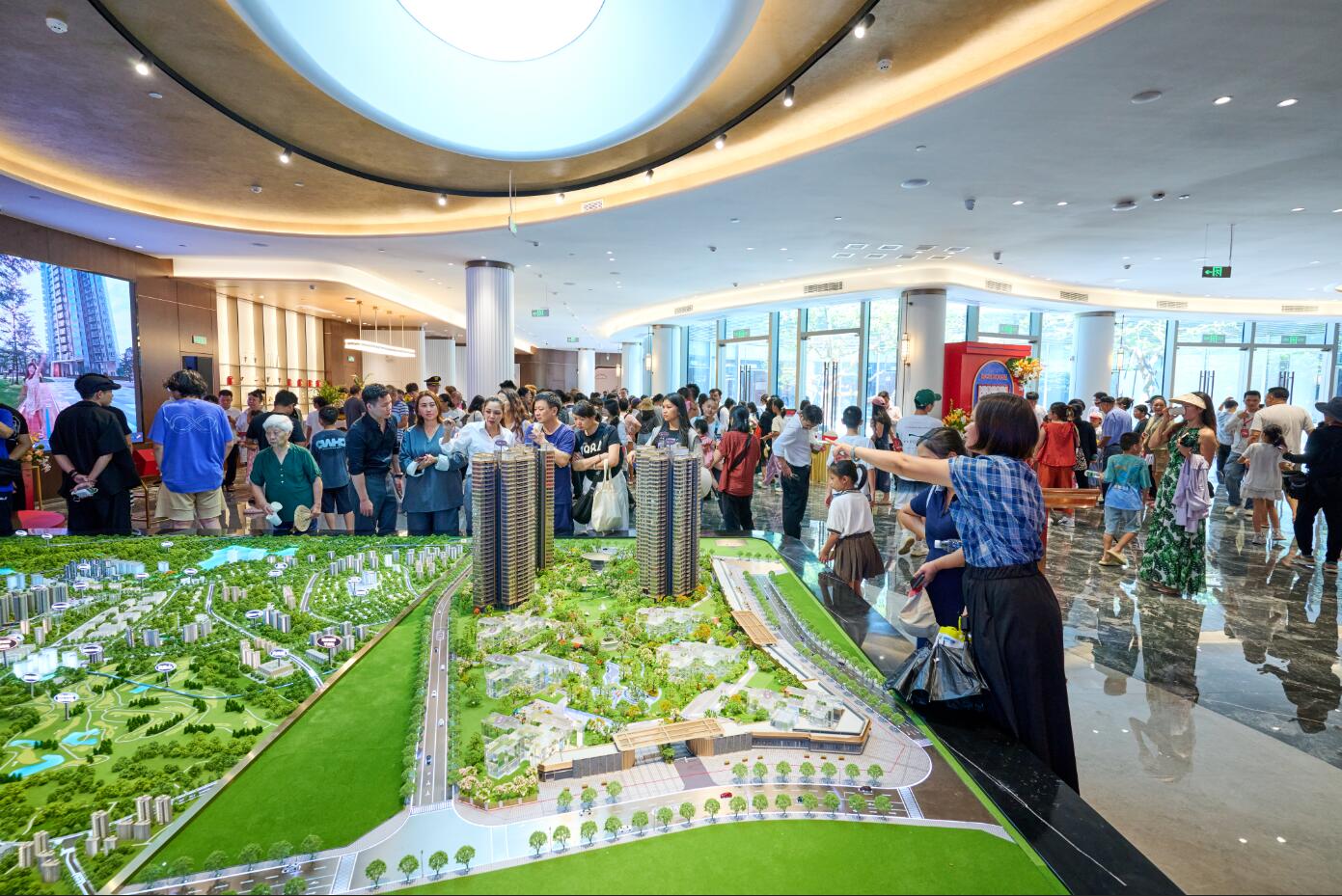 鵬程上花園二期營銷中心開放8.jpg 鵬程上花園二期營銷中心開放8.jpg